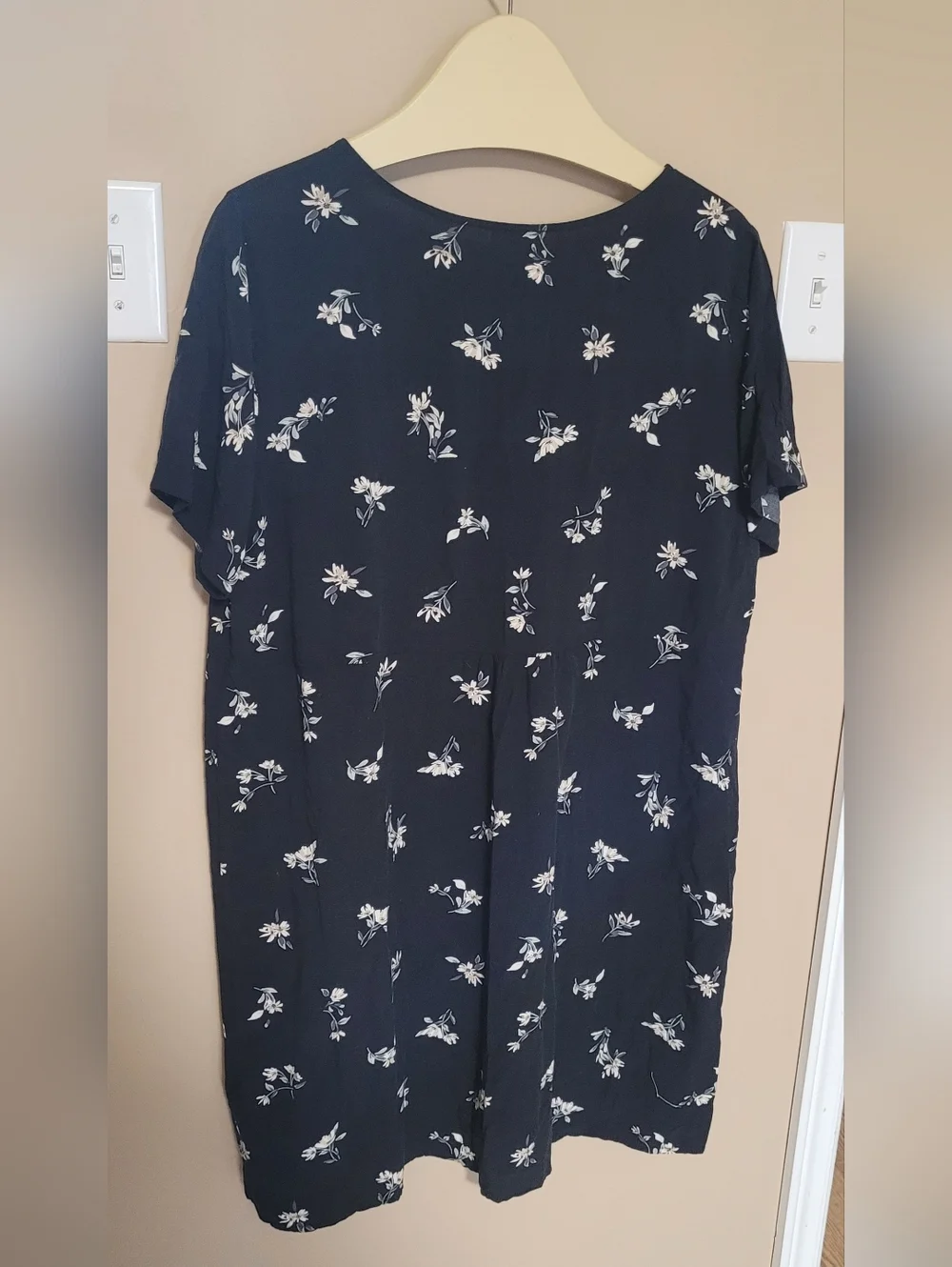 💜2 for $10💜 Bundle and save Floral V-Neck Short Sleeve Dress - Picture 3 of 7